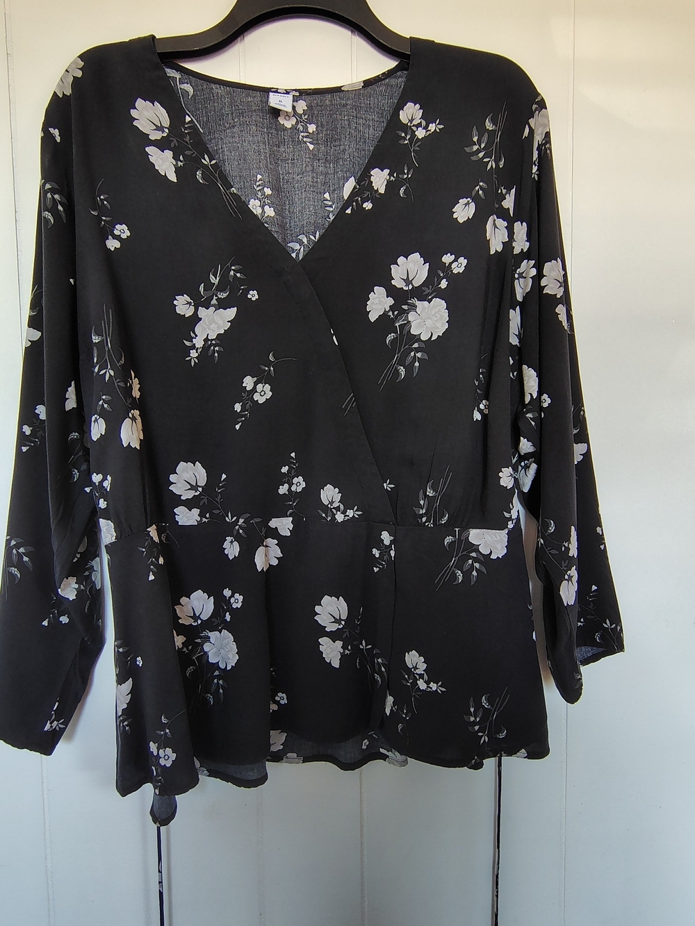 Old Navy Black Floral V-Neck Wrap Blouse Size XL